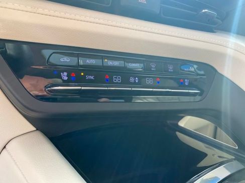 Used 2023 Buick Envision Avenir AWD/4WD image 30