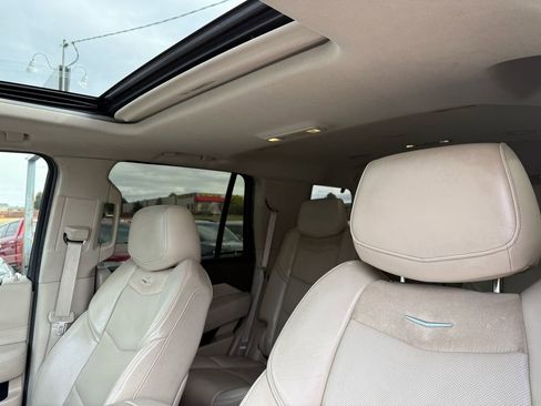 Used 2018 Cadillac Escalade Luxury image 38