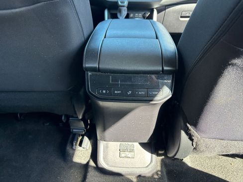 Used 2025 Toyota Highlander LE image 25