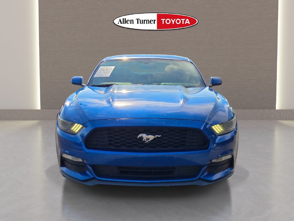 Used 2017 Ford Mustang Coupe RWD image 4