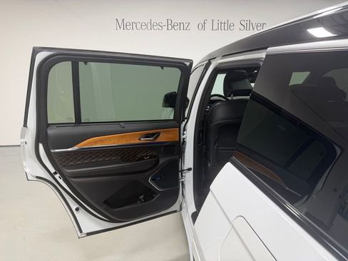 Used 2023 Jeep Grand Cherokee L Summit AWD/4WD image 23