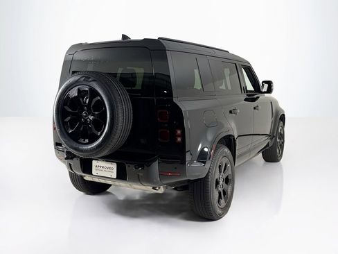 Used 2025 Land Rover Defender 110 X-Dynamic SE image 5