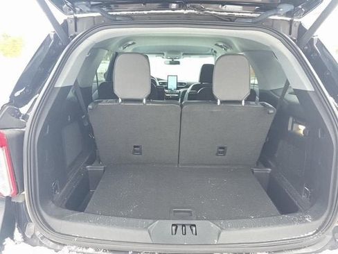 Used 2022 Ford Explorer Limited w/ Limited Technology Package image 10