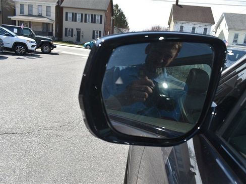 Used 2023 Jeep Grand Cherokee L Laredo image 8