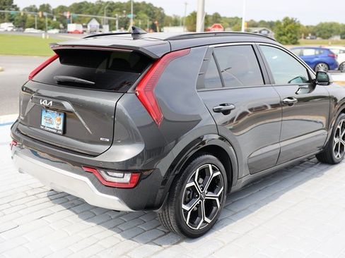 Used 2023 Kia Niro SX Touring image 5