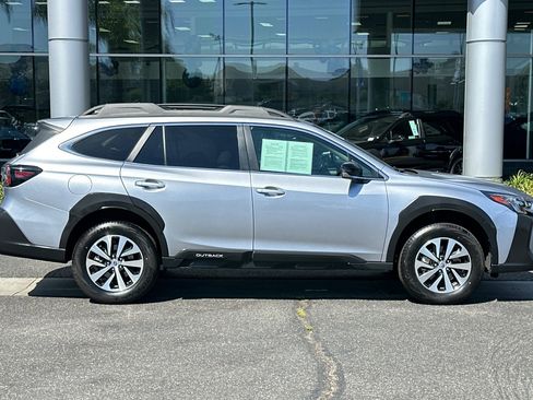 Certified 2025 Subaru Outback Premium image 3