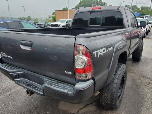 Used 2015 Toyota Tacoma 4x4 Access Cab V6 w/ TRD Sport Package image 9