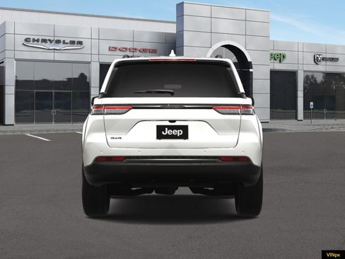 New 2025 Jeep Grand Cherokee Altitude image 6