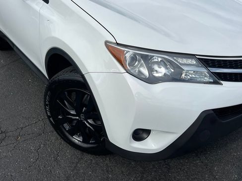 Used 2015 Toyota RAV4 LE AWD/4WD image 2