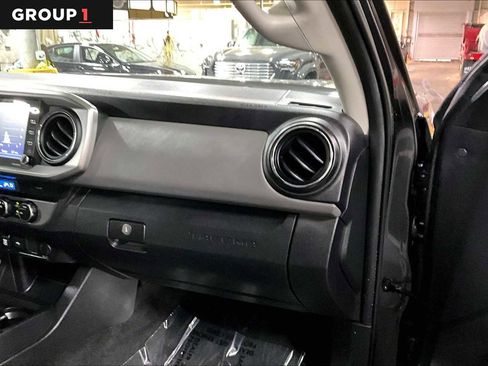 Used 2022 Toyota Tacoma SR5 AWD/4WD image 19