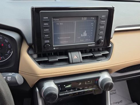 Used 2021 Toyota RAV4 LE FWD image 17