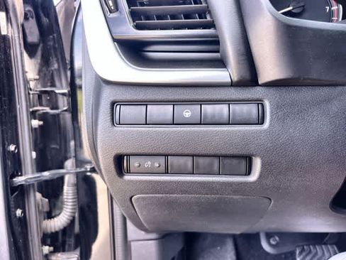 Used 2021 Nissan Rogue SV FWD image 29