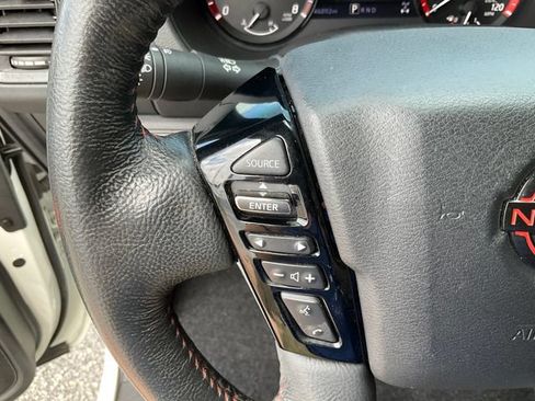 Used 2022 Nissan Frontier PRO-4X AWD/4WD image 11