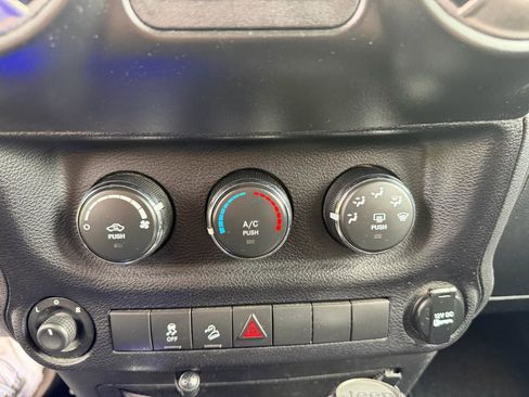 Used 2014 Jeep Wrangler Unlimited Sport w/ Quick Order Package 24S AWD/4WD image 26