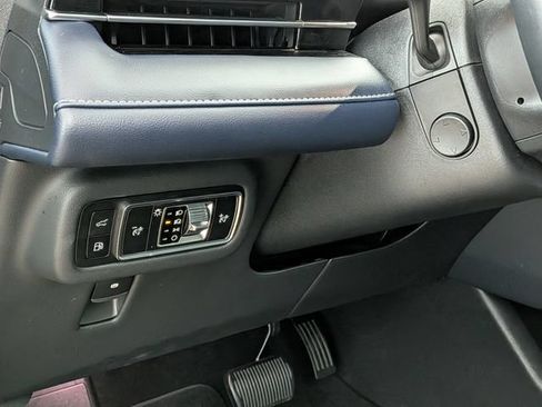 Used 2025 Lincoln Nautilus Reserve AWD/4WD image 18
