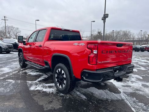 Used 2020 Chevrolet Silverado 2500 Custom w/ Custom Value Package image 3