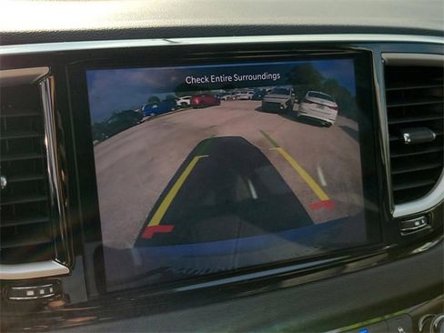 Used 2024 Chrysler Pacifica Touring-L image 24