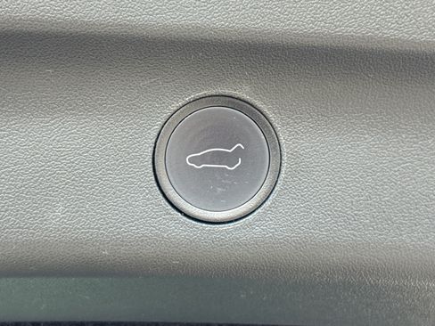 Used 2022 Tesla Model Y Performance image 10