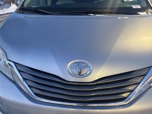 Used 2014 Toyota Sienna Limited image 10