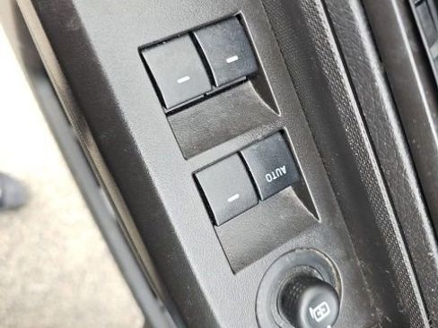 Used 2010 Ford Edge SEL image 29