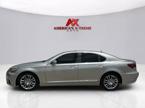 Used 2016 Lexus LS 460 w/ Comfort Package RWD image 2