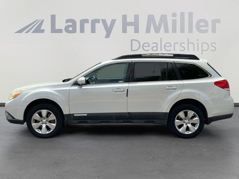 Used 2011 Subaru Outback 3.6R Limited w/ PWR Moonroof Pkg AWD/4WD image 2