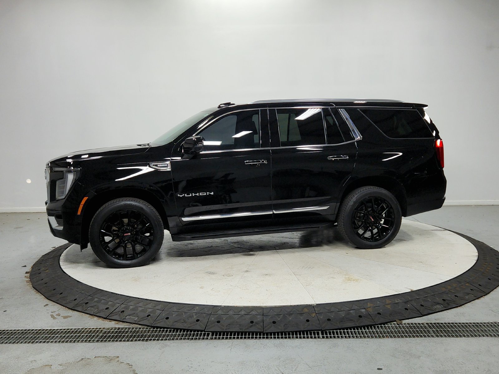 Used 2026 GMC Yukon Elevation w/ Elevation Premium Package AWD/4WD image 5