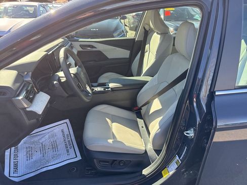 Used 2025 Toyota Camry XLE image 18