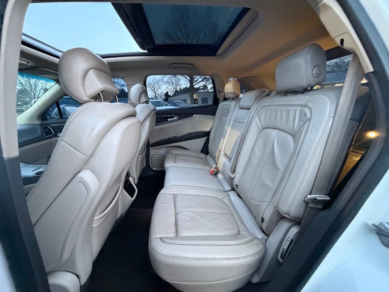 Used 2016 Lincoln MKX Reserve w/ Technology Package FWD image 17