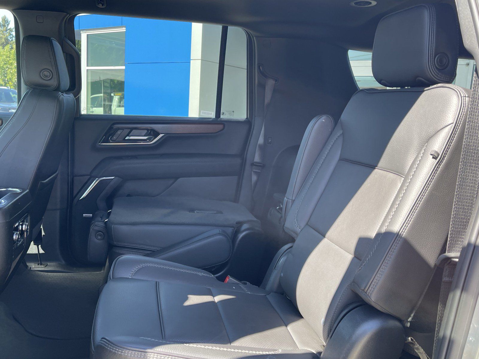 Used 2025 GMC Yukon XL Denali AWD/4WD image 15