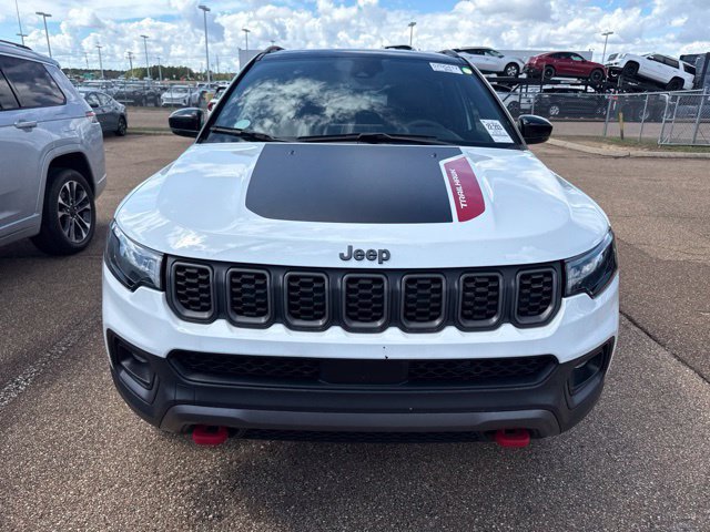 Used 2024 Jeep Compass Trailhawk AWD/4WD image 2