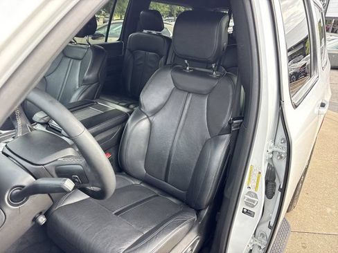 Used 2024 Jeep Wagoneer Series II w/ Flexible Seating Group RWD image 22