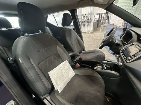 Used 2019 Nissan Kicks SV FWD image 32