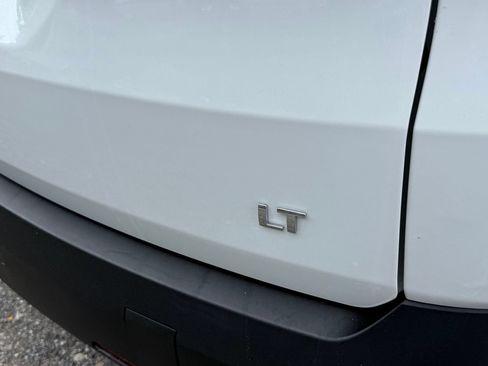 Certified 2021 Chevrolet Traverse LT w/ LT Premium Package AWD/4WD image 9
