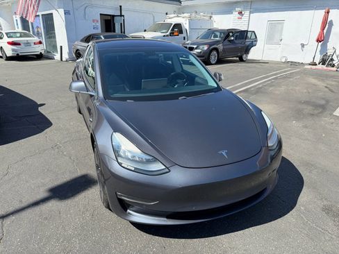 Used 2018 Tesla Model 3 Long Range RWD image 12