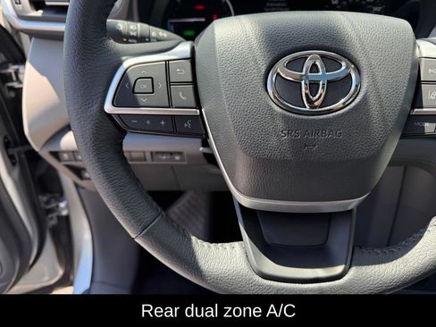 Used 2024 Toyota Sienna XLE w/ XLE Plus Package AWD/4WD image 11