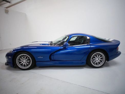 Used 1997 Dodge Viper GTS RWD image 4