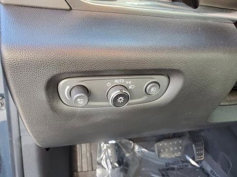 Used 2020 Chevrolet Traverse LT w/ Driver Confidence II Package image 18