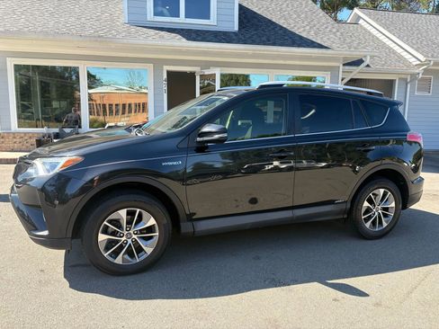 Used 2016 Toyota RAV4 XLE image 2