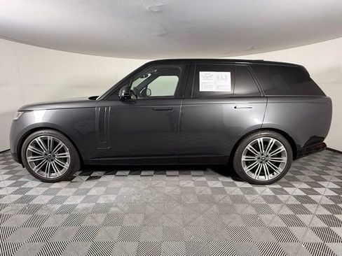Used 2024 Land Rover Range Rover SE AWD/4WD image 3