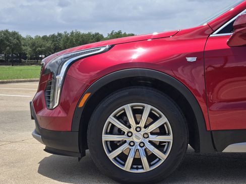 Used 2022 Cadillac XT4 Premium Luxury w/ Enhanced Visibility Package FWD image 11