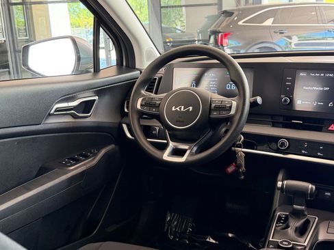 Used 2025 Kia Sportage LX FWD image 29