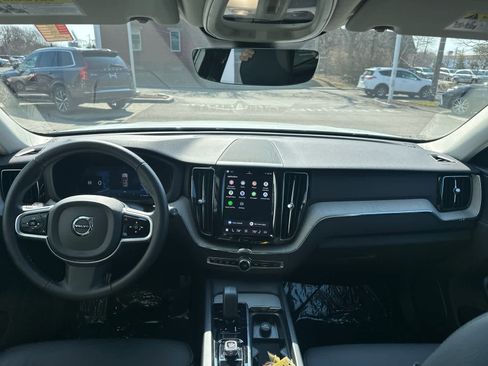 Used 2025 Volvo XC60 B5 Plus image 27