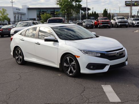 Used 2018 Honda Civic Touring image 14