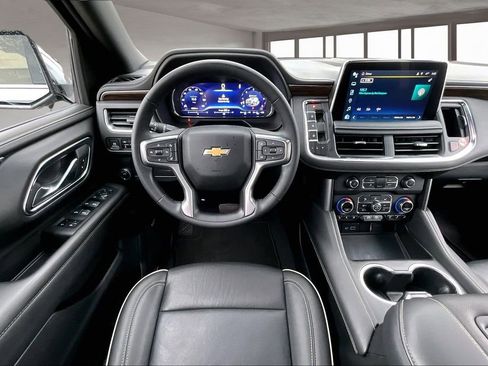 Used 2024 Chevrolet Suburban Premier image 8