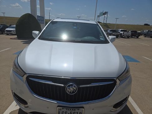 Used 2018 Buick Enclave Premium w/ Experience Buick Package FWD image 2