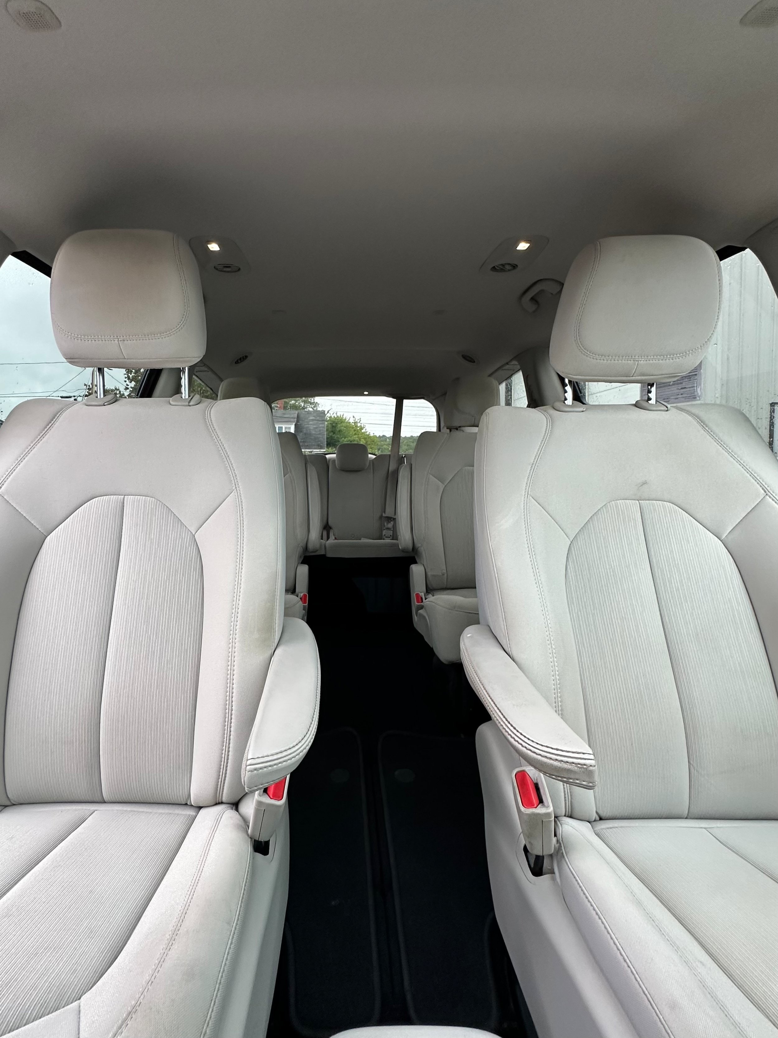 Used 2017 Chrysler Pacifica LX FWD image 24