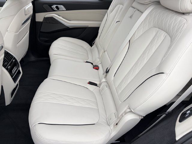 Certified 2025 BMW X7 xDrive40i w/ Premium Package AWD/4WD image 19