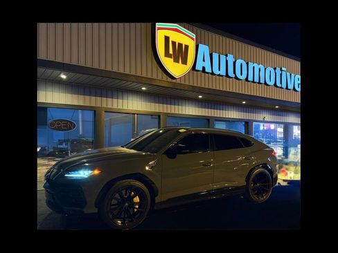 Used 2021 Lamborghini Urus image 1