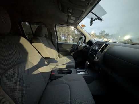 Used 2017 Nissan Frontier SV image 7